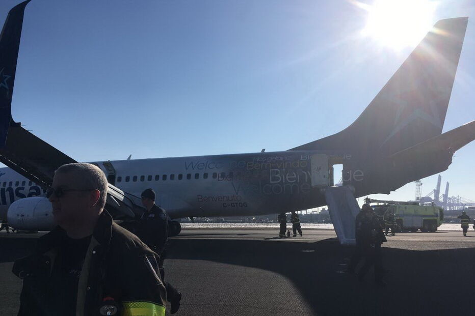 Aterragem de emergência de Boing 737 no aeroporto de Newark faz dois feridos