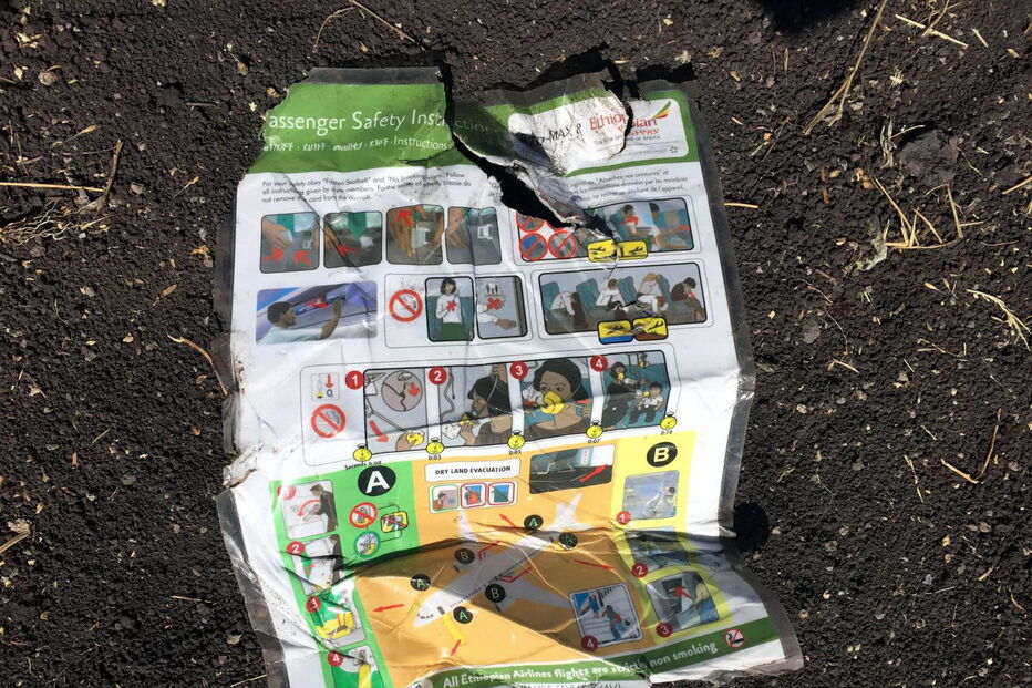 Destroços do avião da Ethiopian Airlines que caiu e matou 157 pessoas