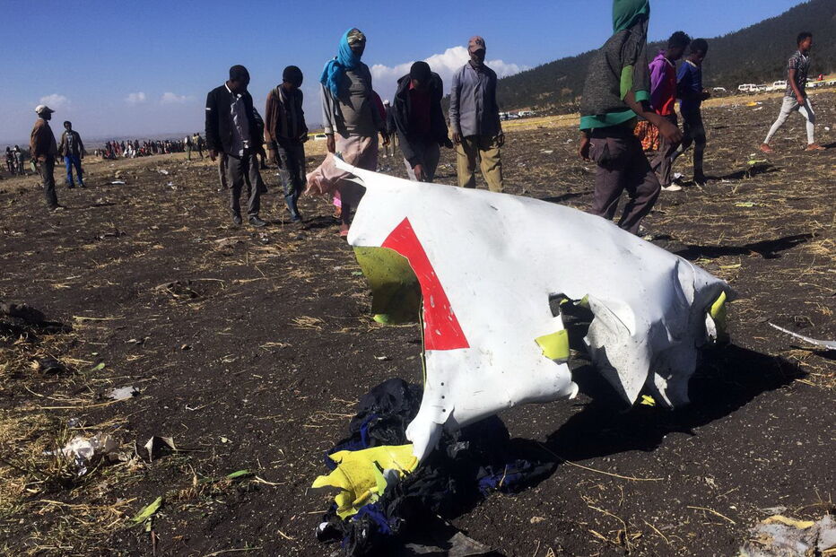 Destroços do avião da Ethiopian Airlines que caiu e matou 157 pessoas