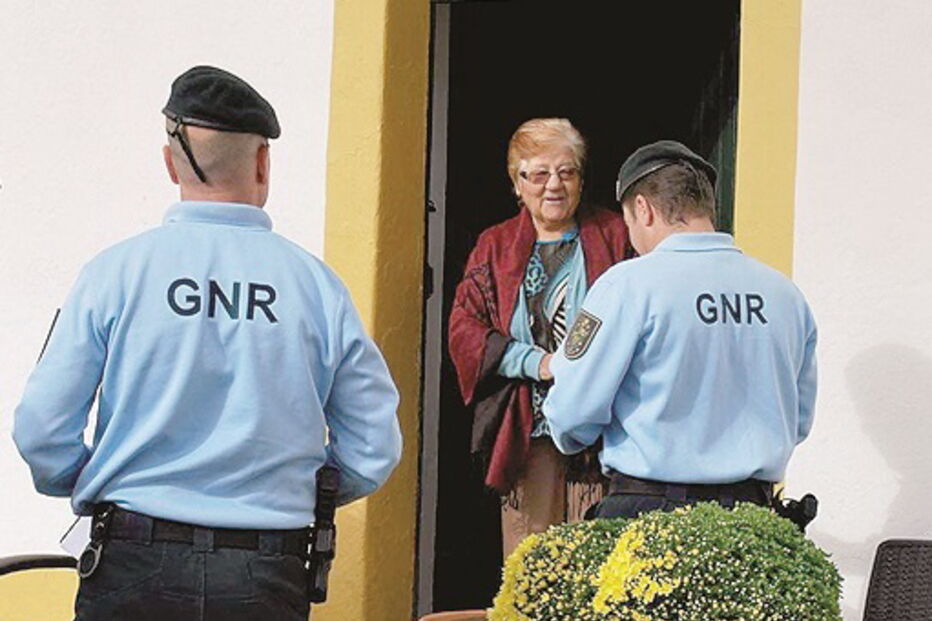 Militares da GNR em ação de sensibilização sobre segurança