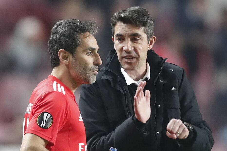 Bruno Lage e Jonas em jogo do Benfica