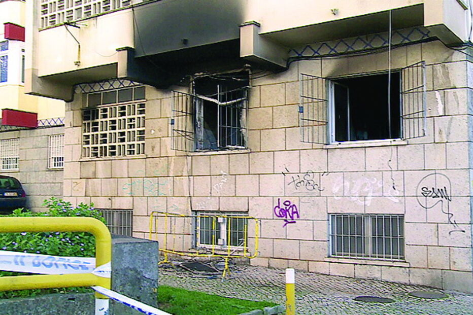 Estragos no apartamento atingido 