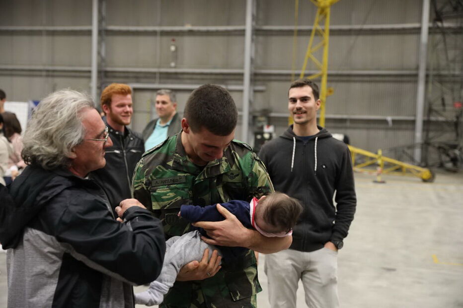 Militares portugueses em reencontro emocionado com as famílias após missão na República Centro-Africana