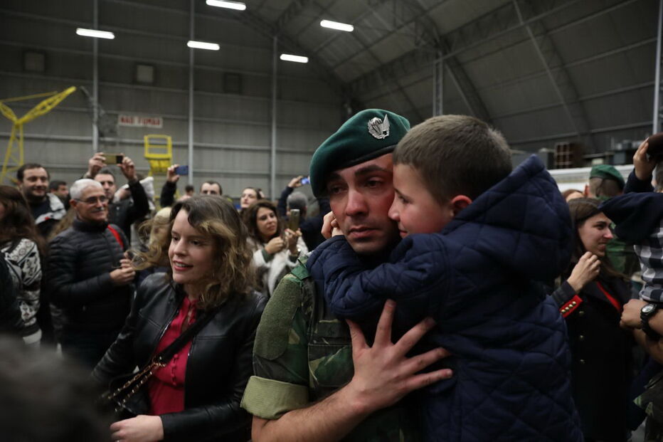 Militares portugueses em reencontro emocionado com as famílias após missão na República Centro-Africana