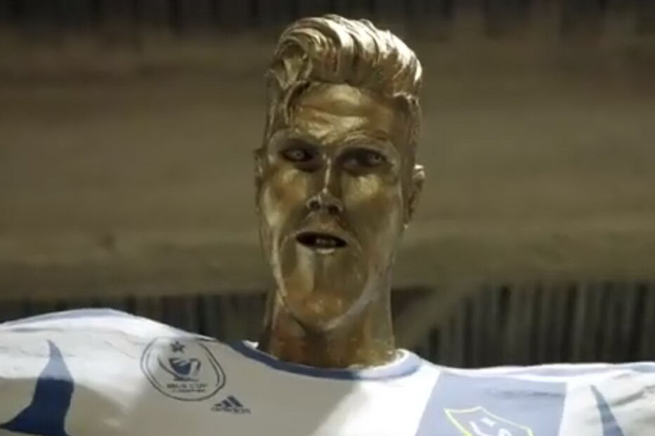 Beckham em choque ao ver estátua que o LA Galaxy preparou em sua homenagem