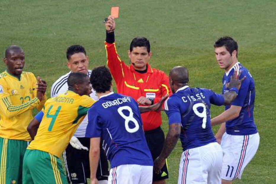 Árbitro  Oscar Julian Ruiz em ação no Mundial de 2010