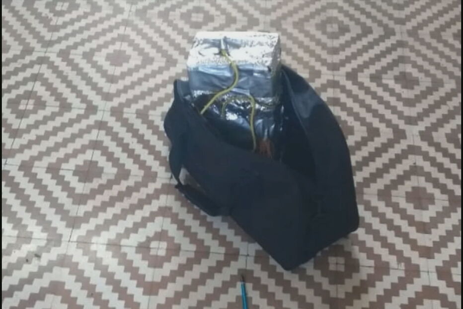 Saco que poderá conter explosivos usado no ataque a escola de São Paulo