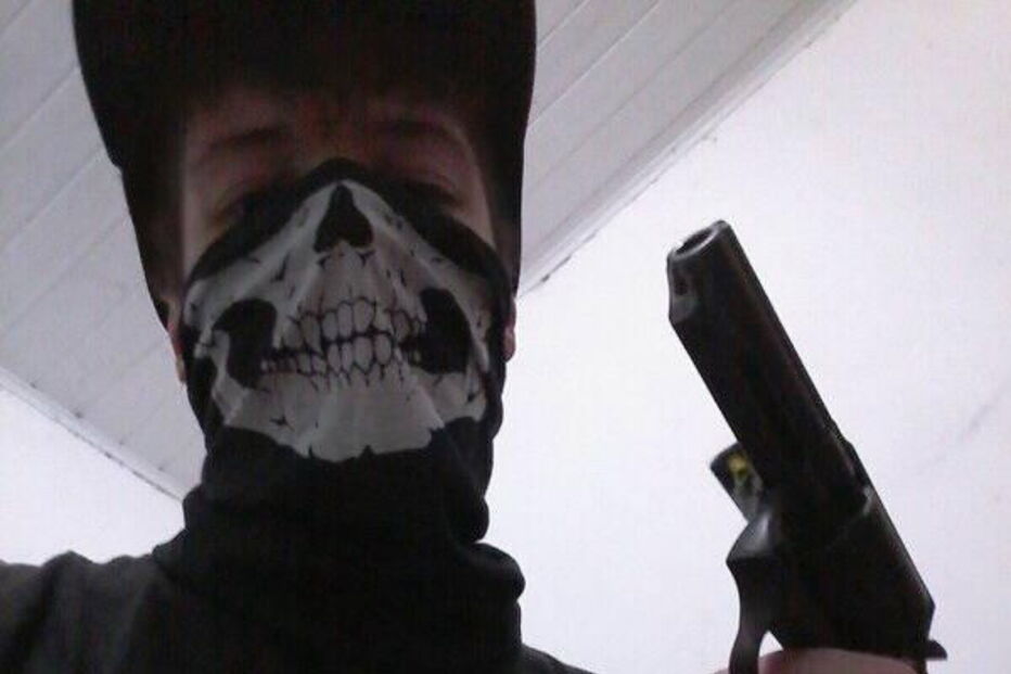 Guilherme, um dos autores de massacre em escola brasileira publicou fotos armado antes do crime
