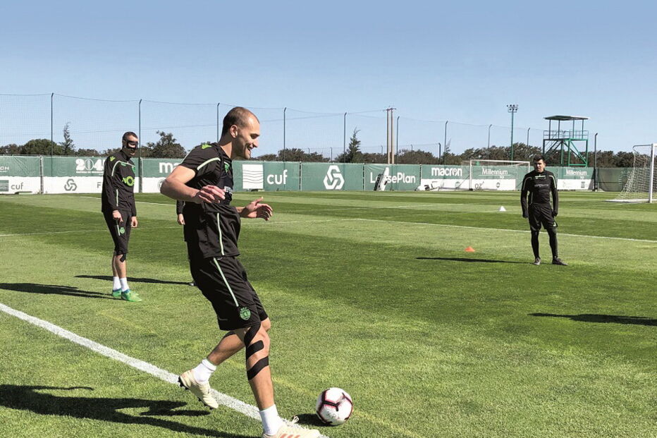 Bas Dost treinou ontem sem limitações e é opção para o Sporting-Santa Clara (amanhã, 20h30)