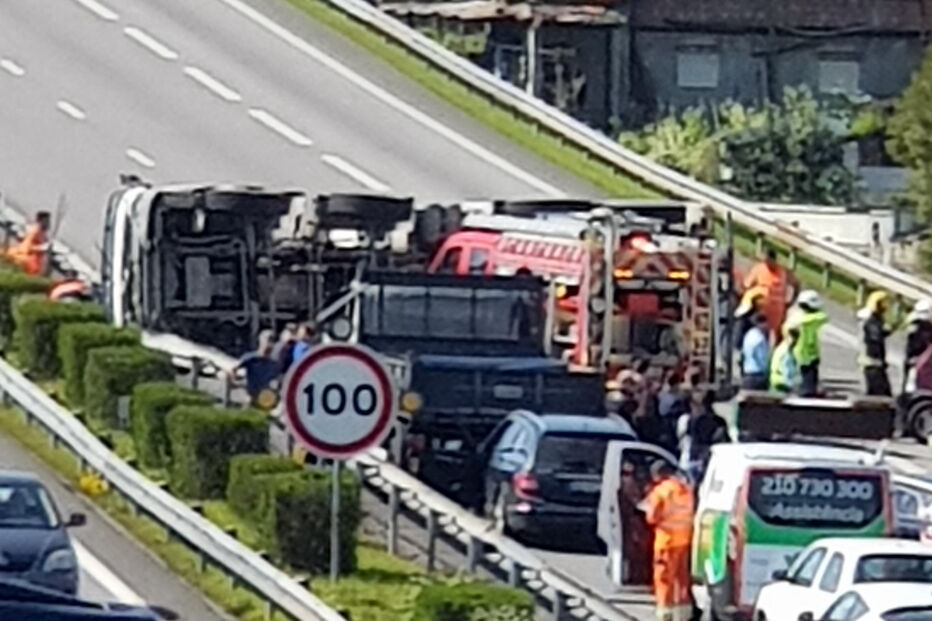 Acidente com camião corta A4 na zona de Amarante