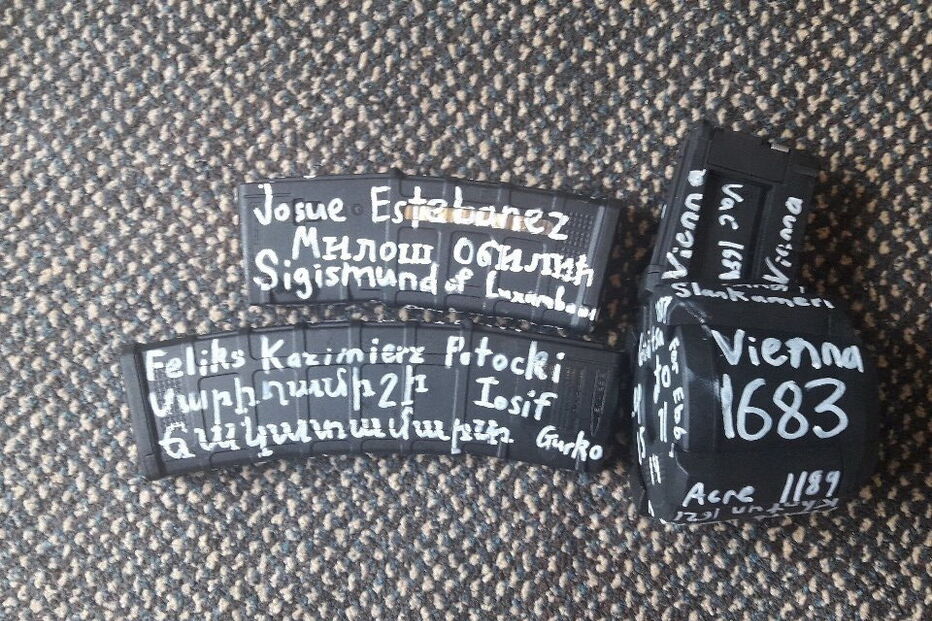 Terrorista divulga imagens de armamento nas redes sociais dias antes do ataque