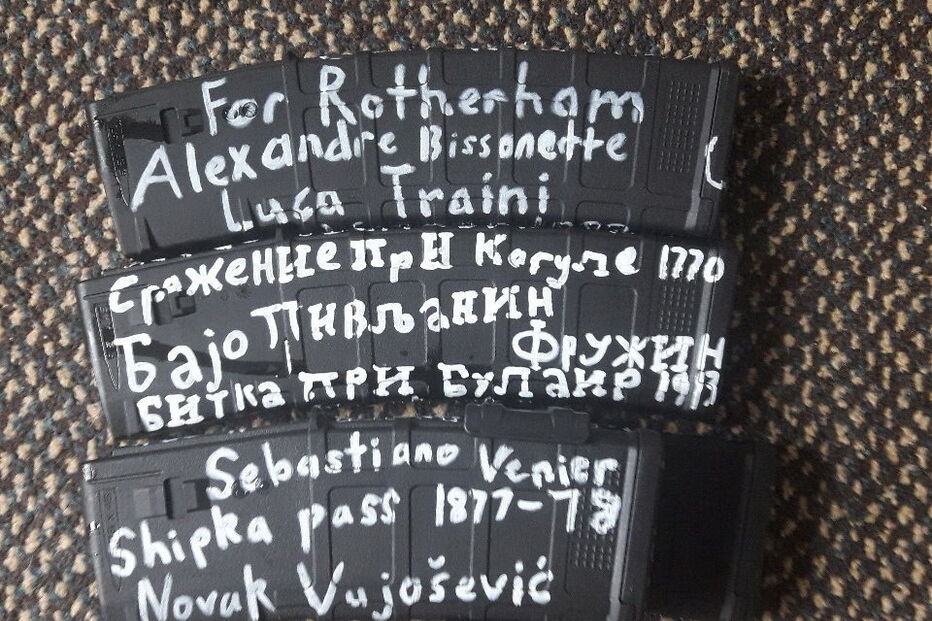 Terrorista divulga imagens de armamento nas redes sociais dias antes do ataque