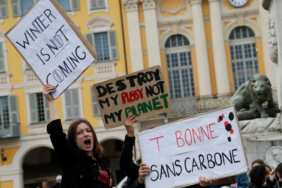 Mais de mil jovens saem à rua em Coimbra em protesto para proteger o clima