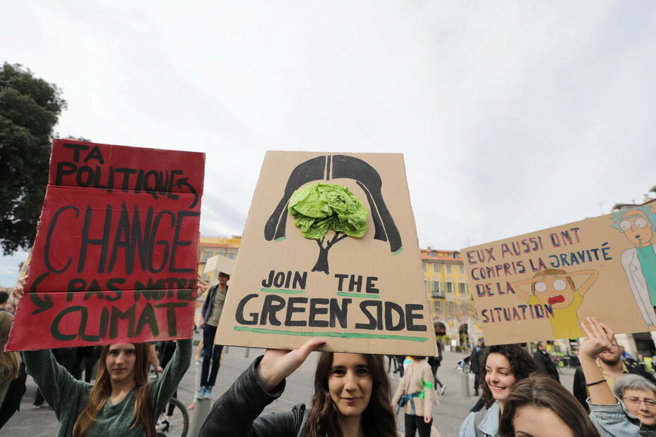 Mais de mil jovens saem à rua em Coimbra em protesto para proteger o clima
