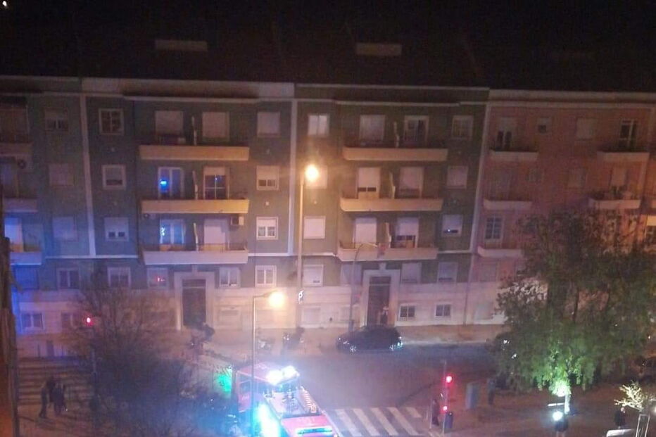 Incêndio deflagra em habitação em Lisboa