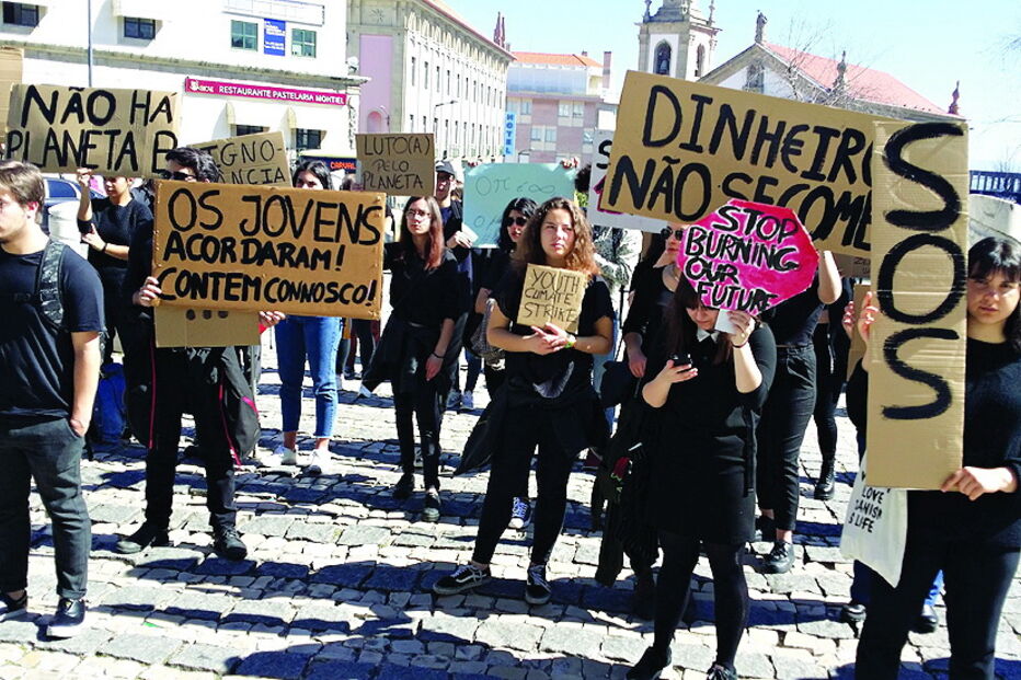 Covilhã vestiu-se de negro pelo ambiente