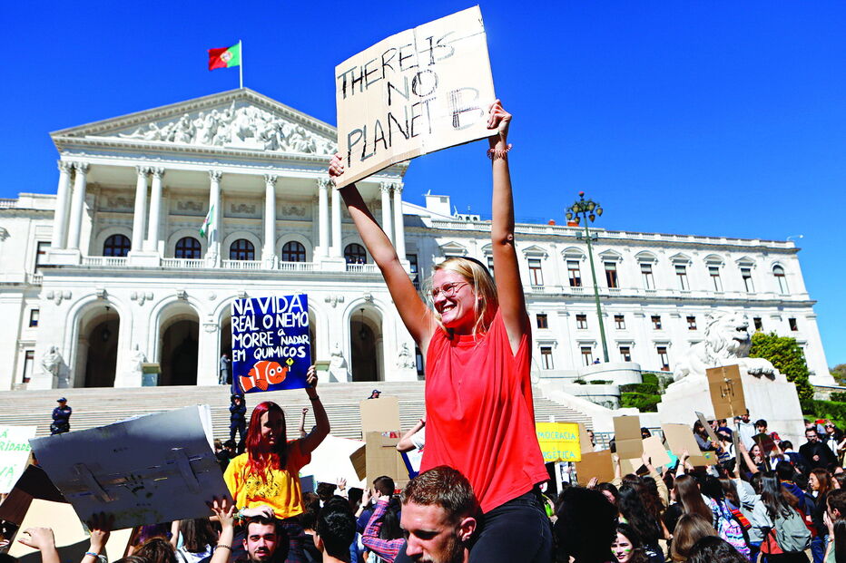 Lisboa reuniu milhares de alunos frente ao Parlamento