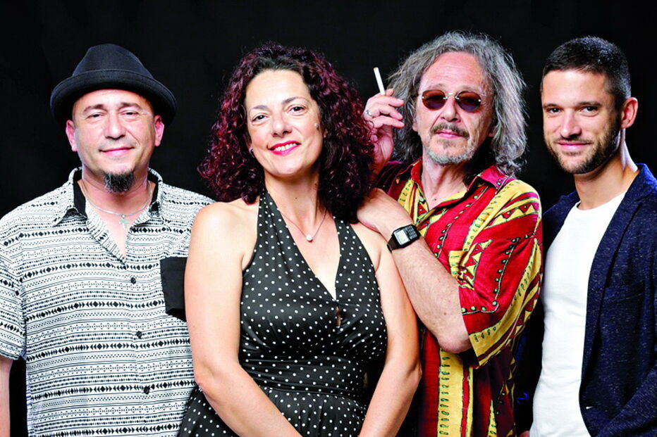 Fado Lelé tem uma sonoridade mesclada fortemente influenciada por géneros como fado, jazz manouche, delta Blues, rockabilly, afro e world music 