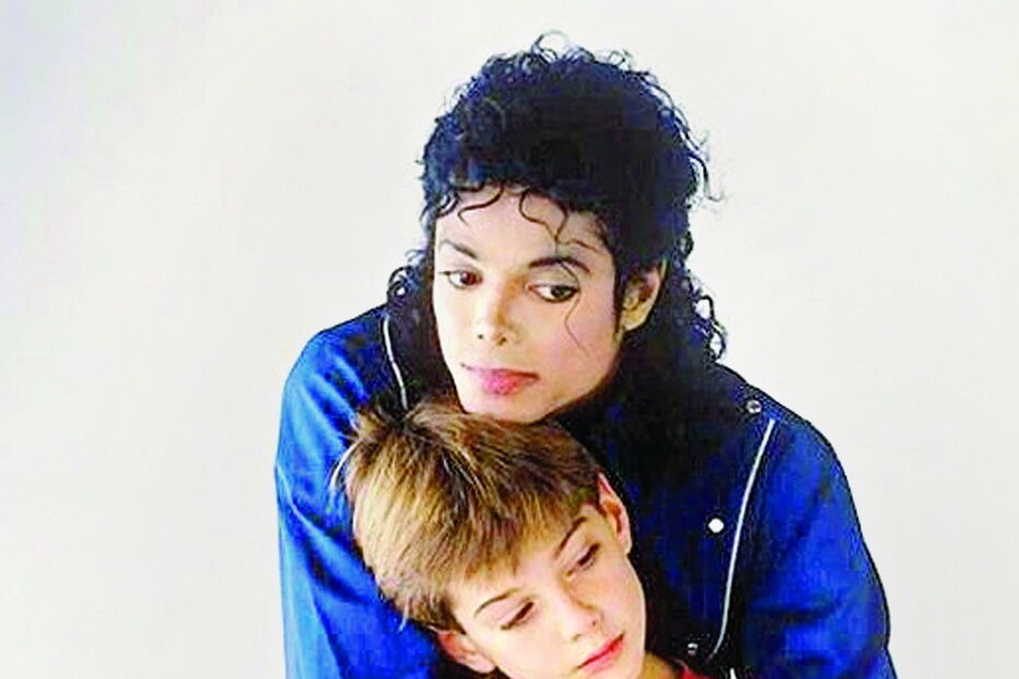 Michael Jackson conheceu James Safechuck, de dez anos, num anúncio da Pepsi e os dois nunca mais se separaram 