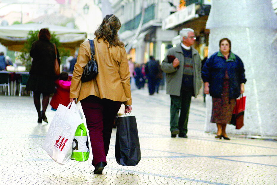 Dor Lombar pode ser causada por carregar pesos