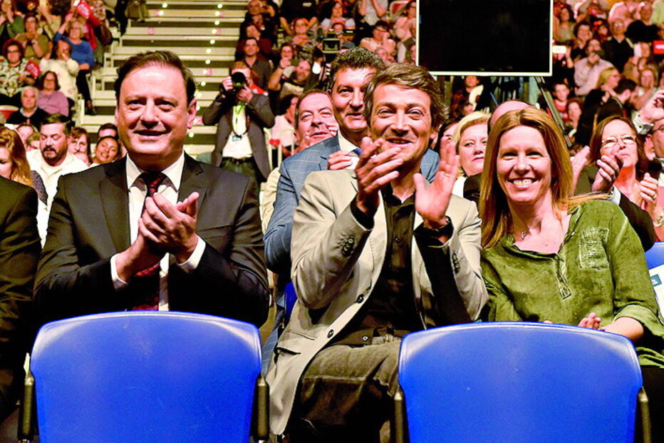 Jornalistas José Carlos Castro e João Ferreira na gala 'Viva a Vida' em Viseu