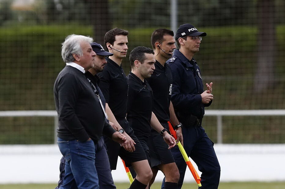 Expulsão no jogo entre Cova da Piedade e FC Porto B obrigou à intervenção da polícia 
