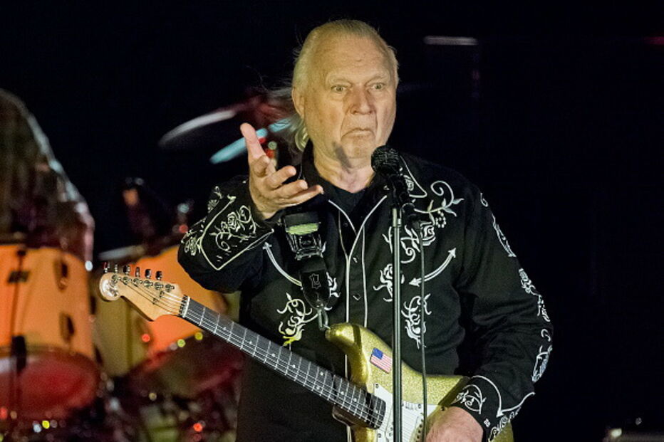Morreu o músico Dick Dale aos 81 anos. Popularizou-se com um dos temas do filme 'Pulp Fiction'