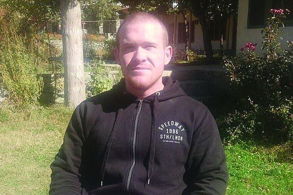 Tarrant vivia numa casa pela qual pagava 280 dólares de renda semanal 