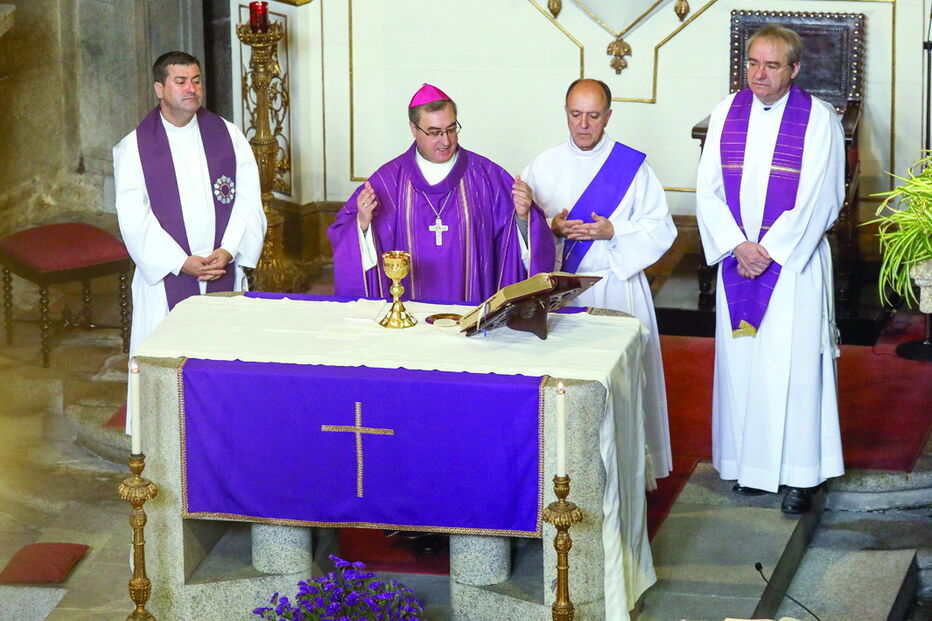 Bispo D. Manuel Linda presidiu a missa solene que teve lugar na igreja privativa da Santa Casa da Misericórdia 