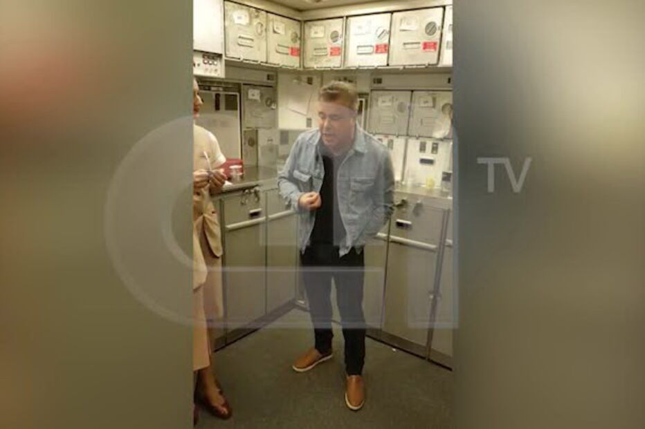 Toy anima voo da Emirates com concerto improvisado