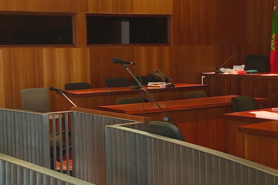 Condenado a pena suspensa por agredir mulher: 'Ambulância há-de vir buscar-te aos bocados' 