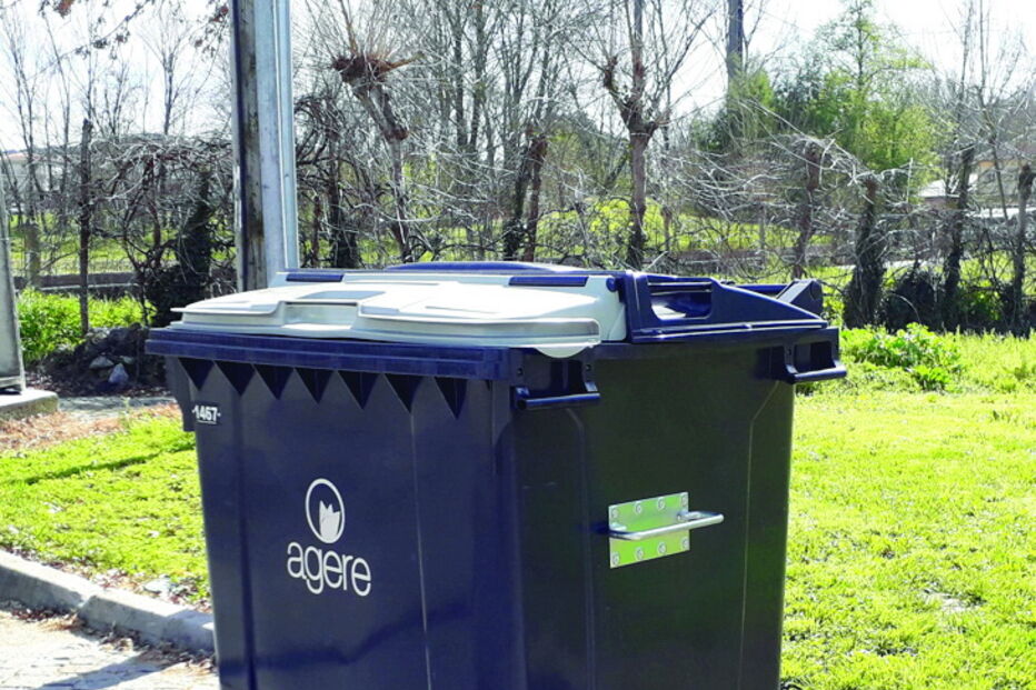Contentores em plástico geram protesto popular