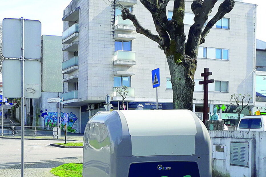 População das aldeias quer contentores como os da cidade   