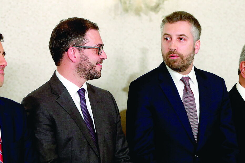 O ministro Pedro Nuno Santos (à direita), com o secretário de Estado Duarte Cordeiro