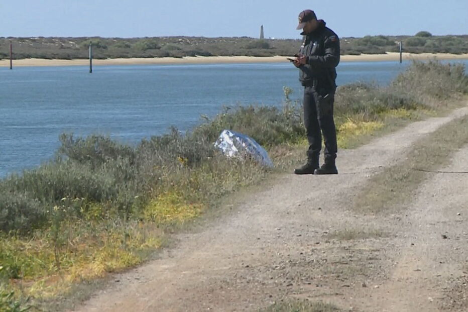 Pescador cai à Ria Formosa perto de Santa Luzia