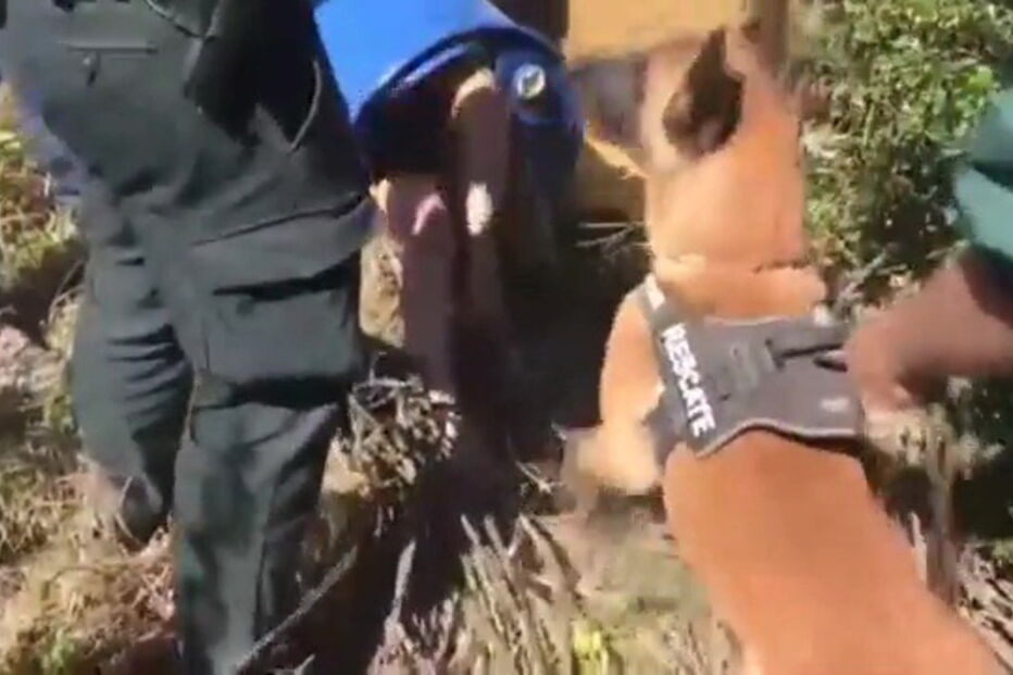 O momento em que Maria Gombau, suspeita de matar os filhos, é descoberta pela Guardia Civil dentro de um bidão