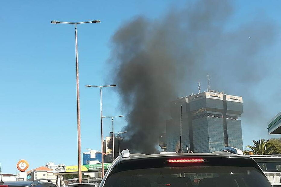  Autocarro arde nas Amoreiras em Lisboa