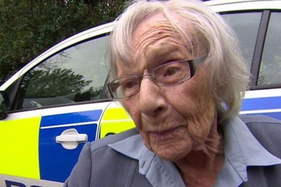 Polícia cumpre desejo de idosa de 104 anos que queria ser presa