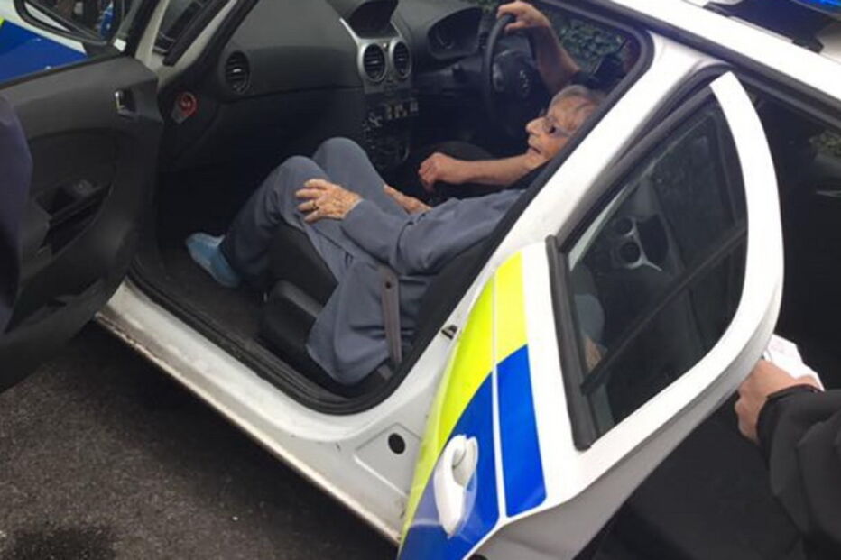 Polícia cumpre desejo de idosa de 104 anos que queria ser presa