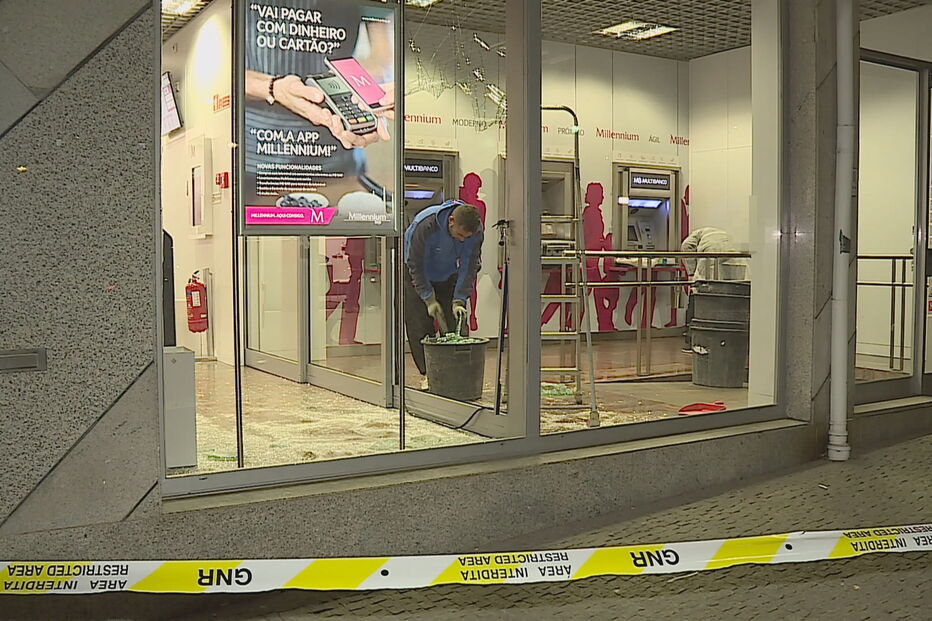 Três encapuzados armados assaltam banco em Lousada e põem-se em fuga
