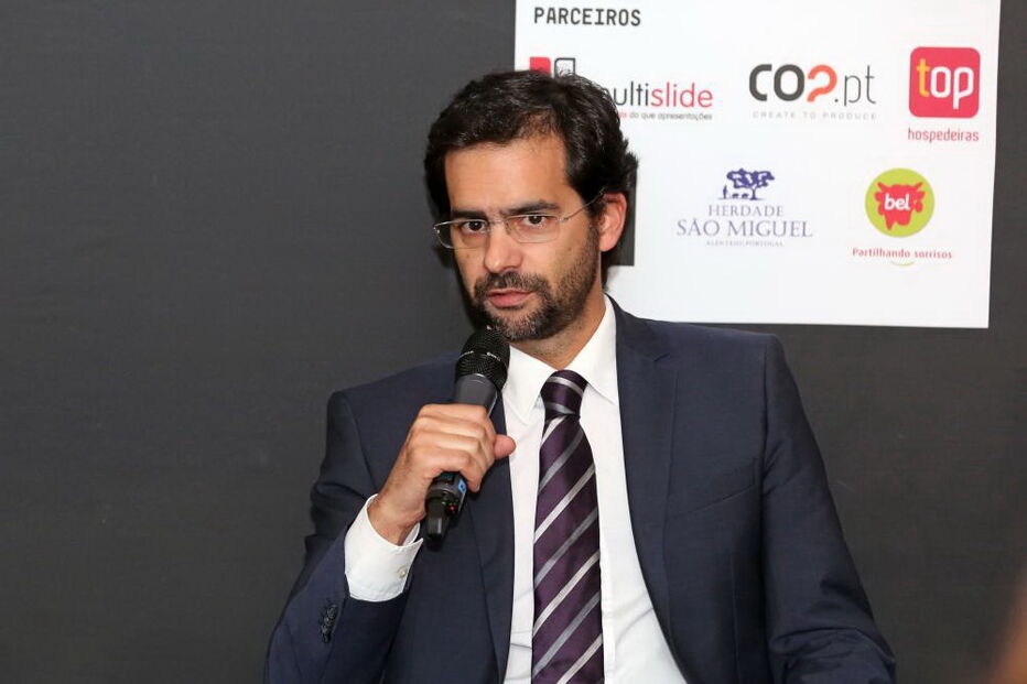 Expresso despede Pedro Santos Guerreiro. Ricardo Costa assume direção interina