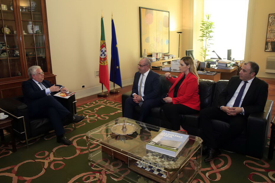 Entrega da moção foi realizada no gabinete do ministro Eduardo Cabrita