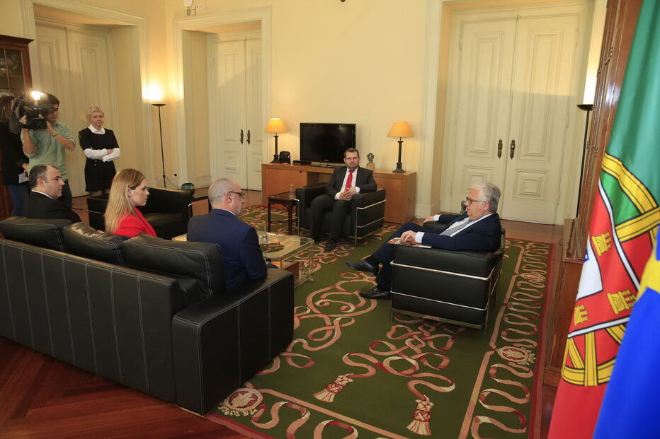 Entrega da moção foi realizada no gabinete do ministro Eduardo Cabrita