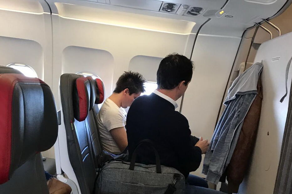 Hacker Rui Pinto durante o voo que o trouxe da Hungria para Portugal