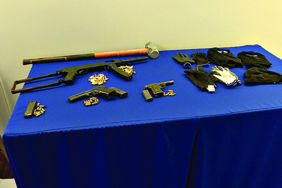 Marreta e armas apreendidas 