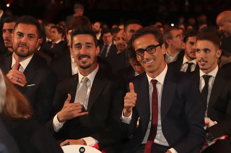 Jonas emociona-se e sobe ao palco em lágrimas na Gala do Benfica