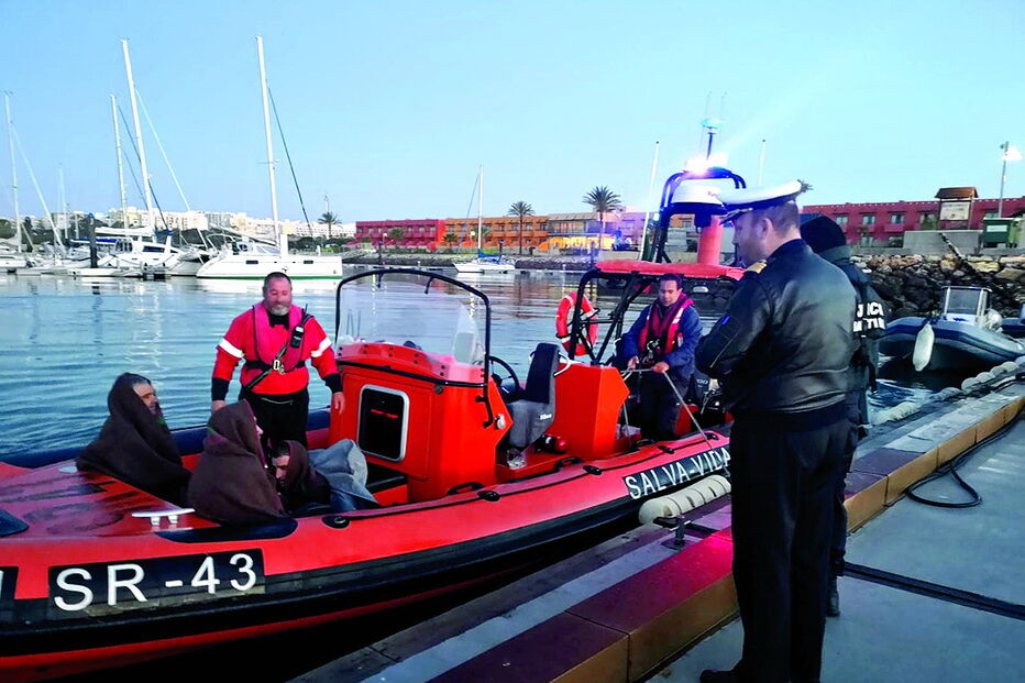 Pescadores resgatados em Portimão