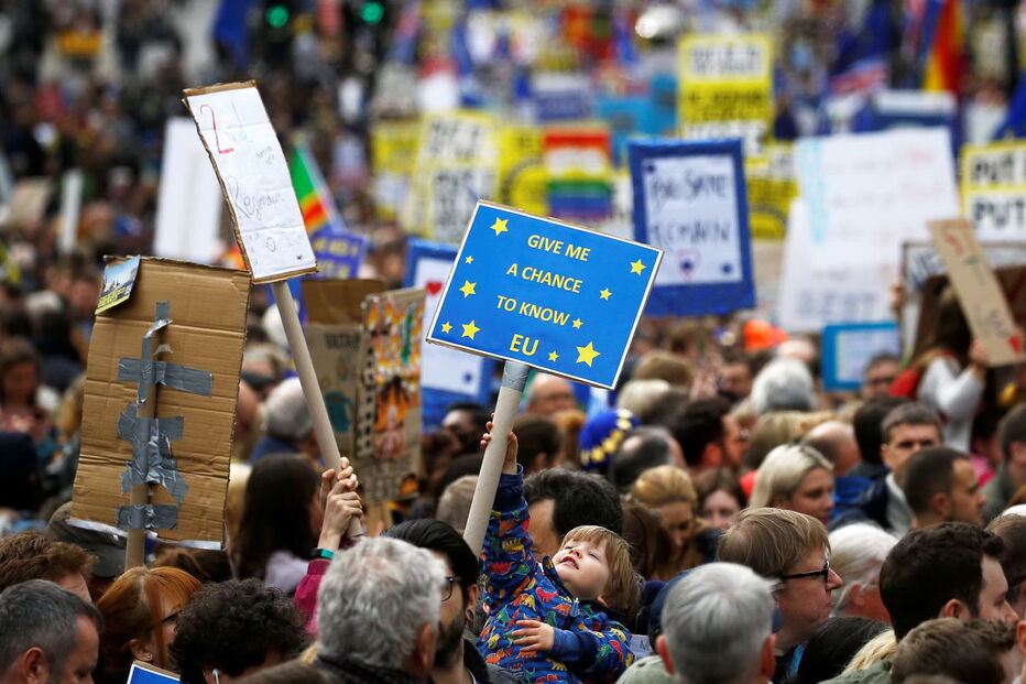 Milhares de britânicos pedem um segundo referendo para o Brexit