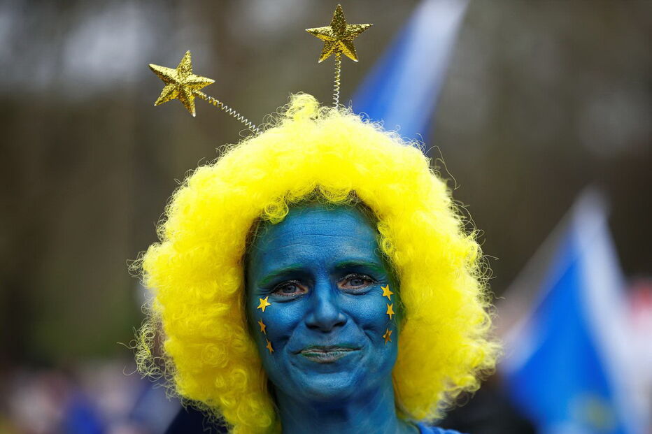 Milhares de britânicos pedem um segundo referendo para o Brexit