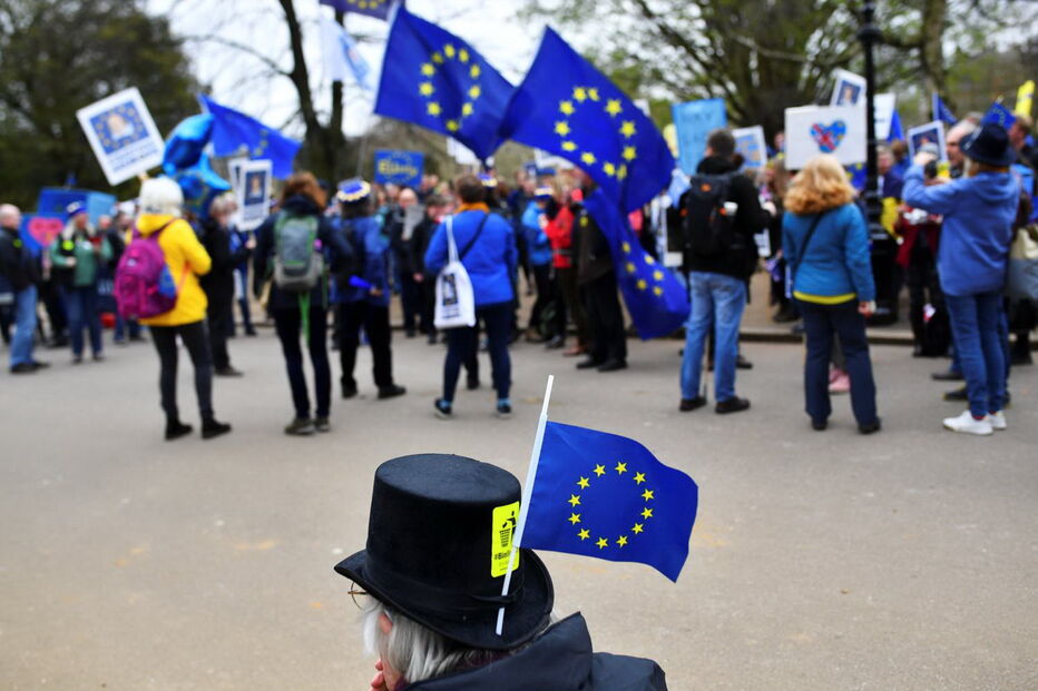 Milhares de britânicos pedem um segundo referendo para o Brexit